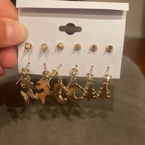 BRAND NEW CHRISTMAS HOLIDAY EARRINGS​​​​​​ - Picture 4 of 4